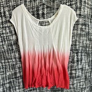 White to coral soft obre shirt. 

size X-Small

Soft material